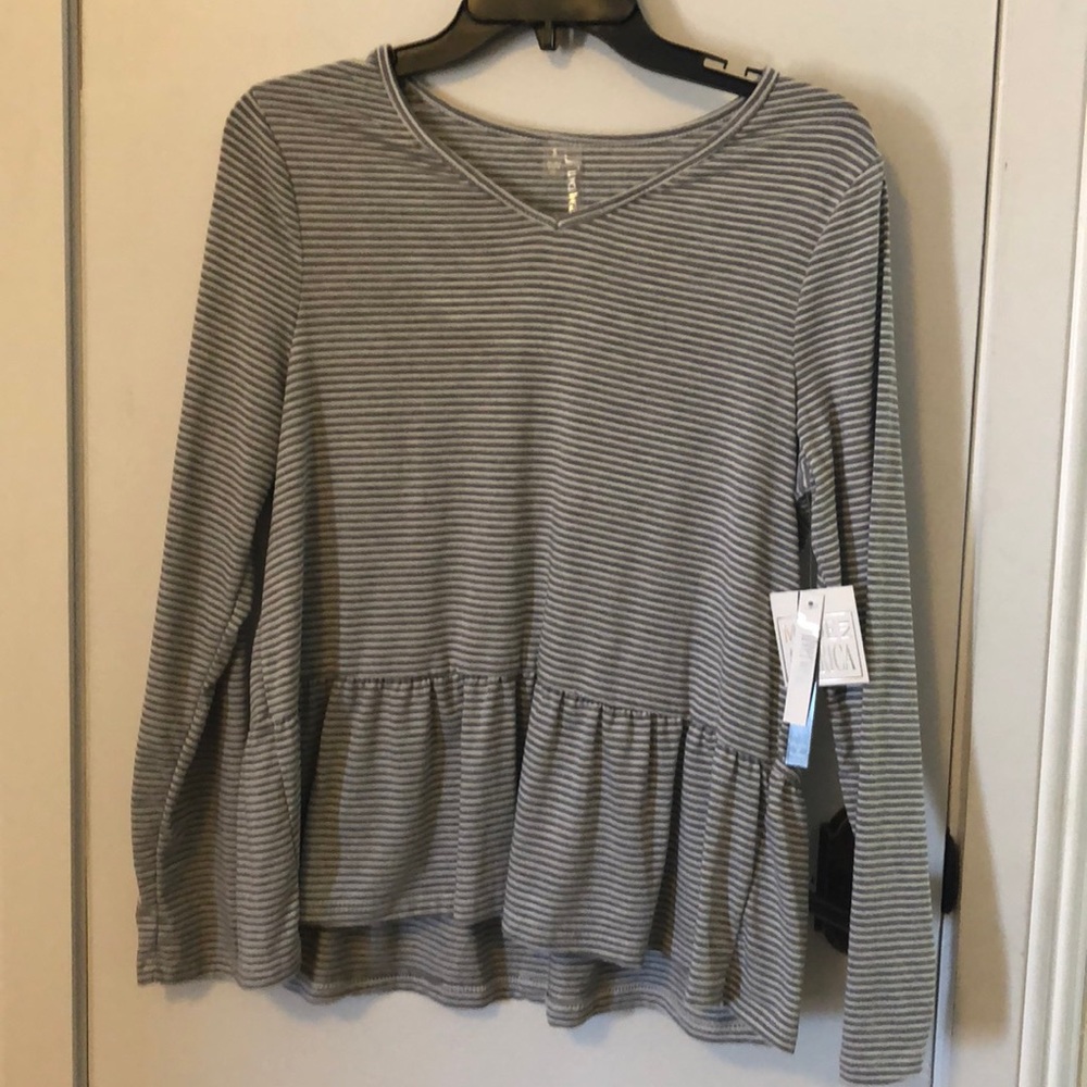 NWT Silverwear size Sm. Grey/white top